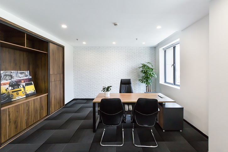 經(jīng)理主管辦公桌標準尺寸實物圖